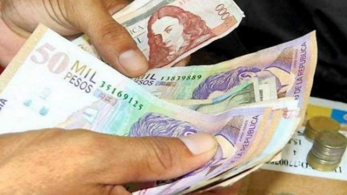 billetes en mano 1_0