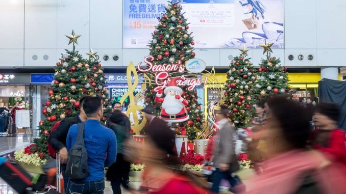 holiday-travel-canceled-2020-airport-decorations-restricted
